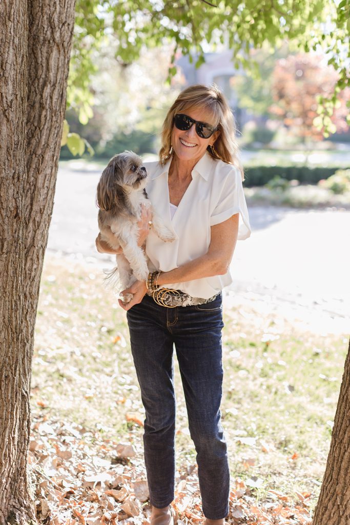 bev in jeans and top with Oscar